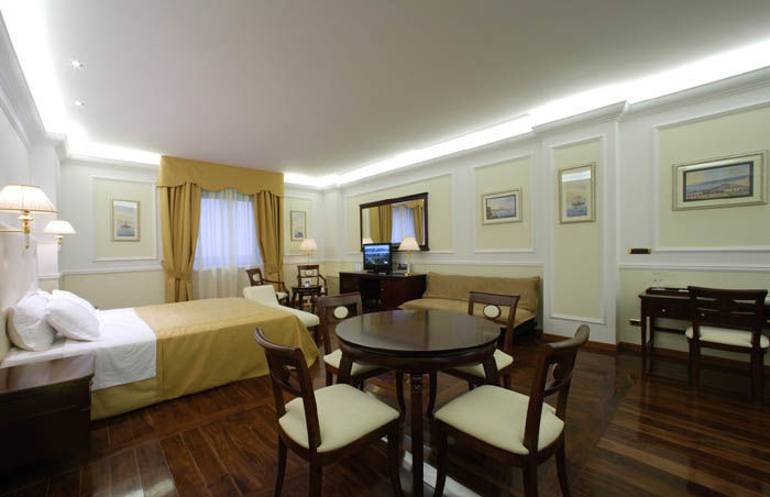 Tiberio Palace Hotel Nápoles Quarto foto